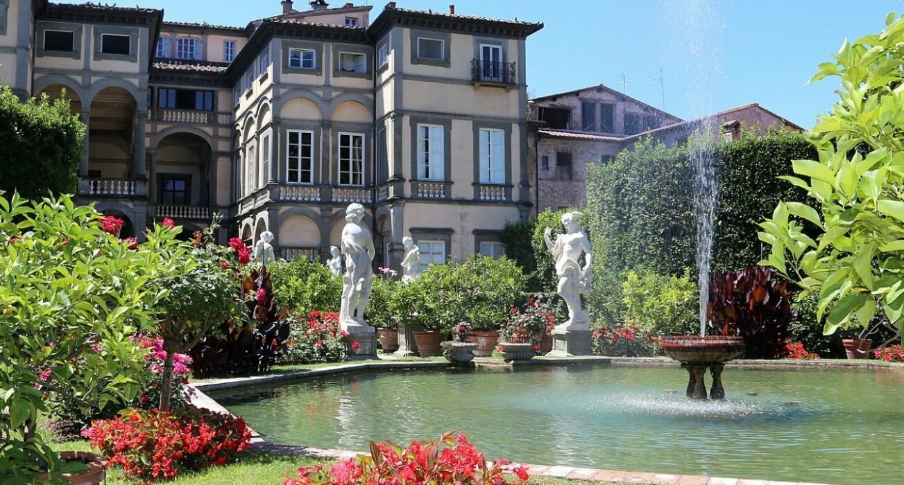 visitare Lucca in un giorno. Nella nostra proposta di itinerario vi sono anche i giardini di Palazzo Pfanner che si vedono qui in foto