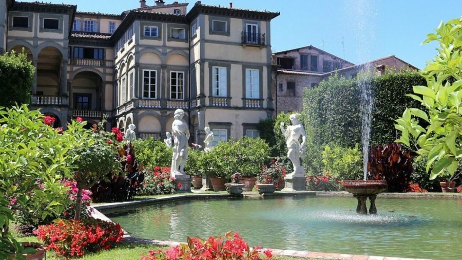 visitare Lucca in un giorno. Nella nostra proposta di itinerario vi sono anche i giardini di Palazzo Pfanner che si vedono qui in foto